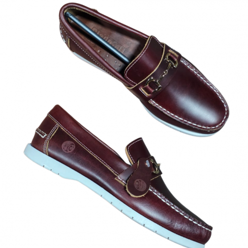 MOCASIN MARRONCON HEBILLA SUELA BLANCA
